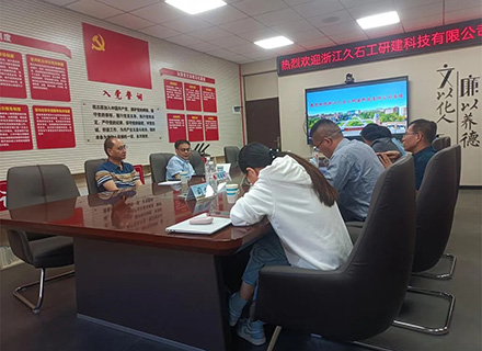 柔性石英砂貼片石發(fā)明人、浙江久石公司董事長豐新華一行赴沈陽工業(yè)大學(xué)開展深化校企合作交流